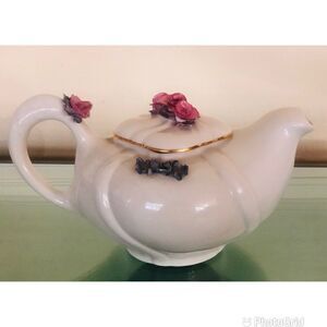 Vintage Royal Crest Teapot White Gold Roses w/Lid